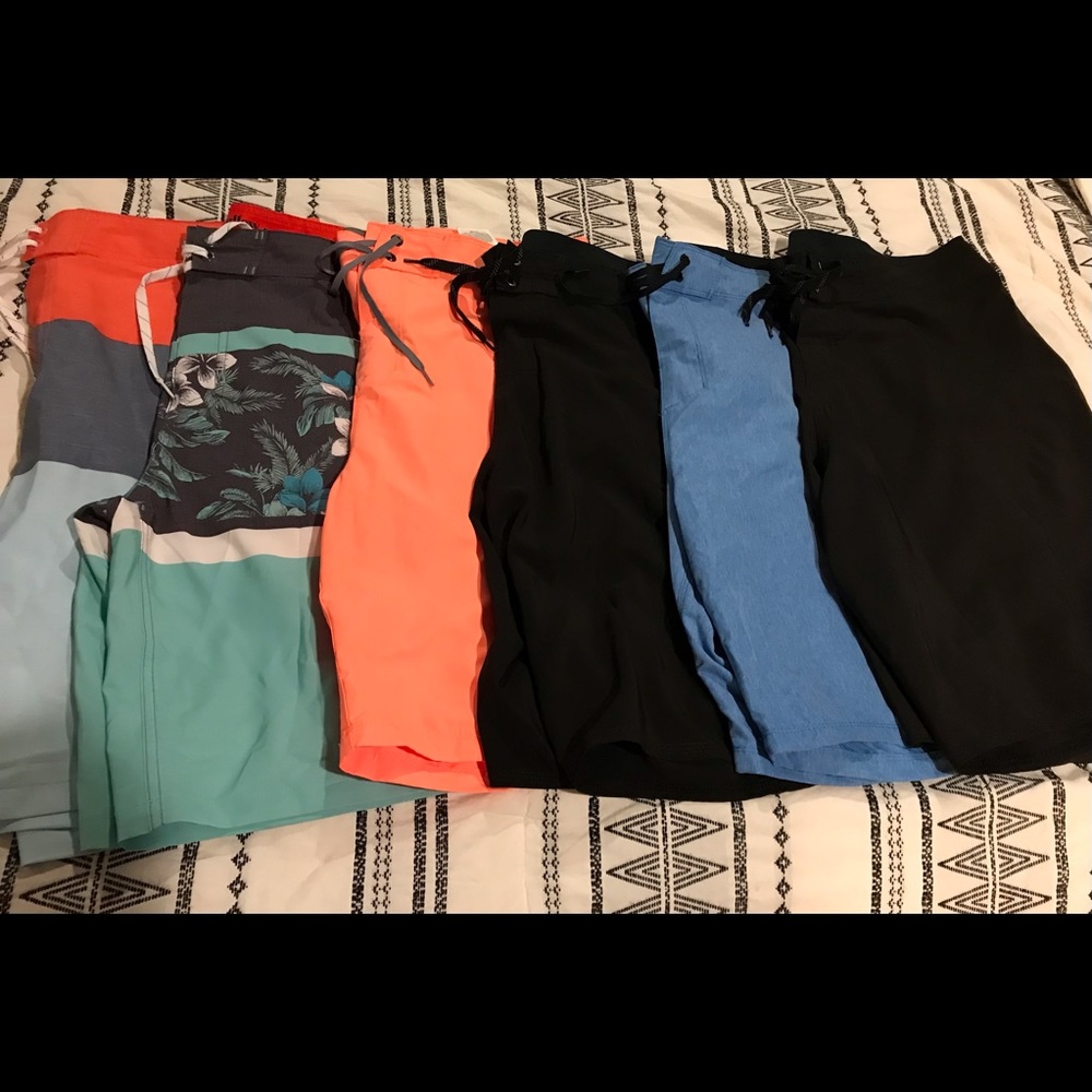 Lot of 6 men’s swim trunks size 36- like new